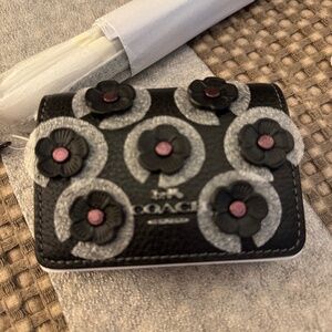 Black Coach Wallet Tea Roses with Chain